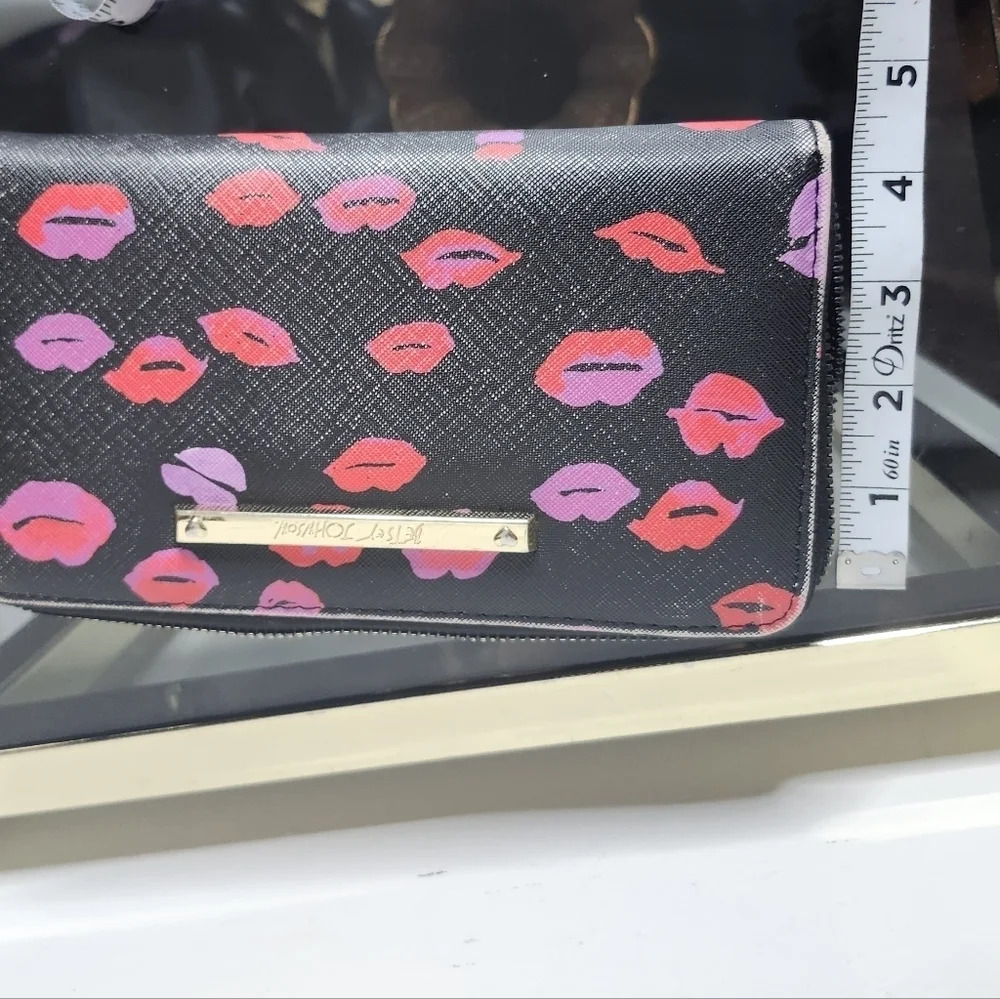 Vintage Betsey Johnson lips wallet - Picture 3 of 8